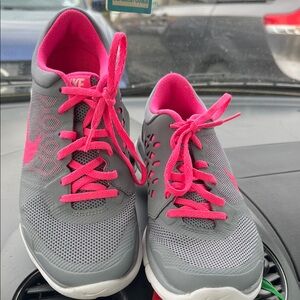 Nike Women's Gray and Pink Athletic Shoes